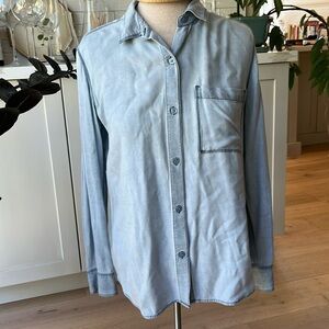 EUC long sleeve Talula of Aritzia chambray button front shirt